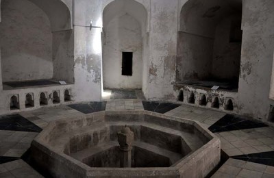The Palaces & Persian baths North of Stone Town